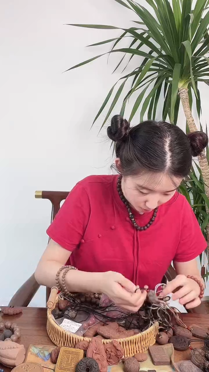 玉兰香方的小猫爪吊坠