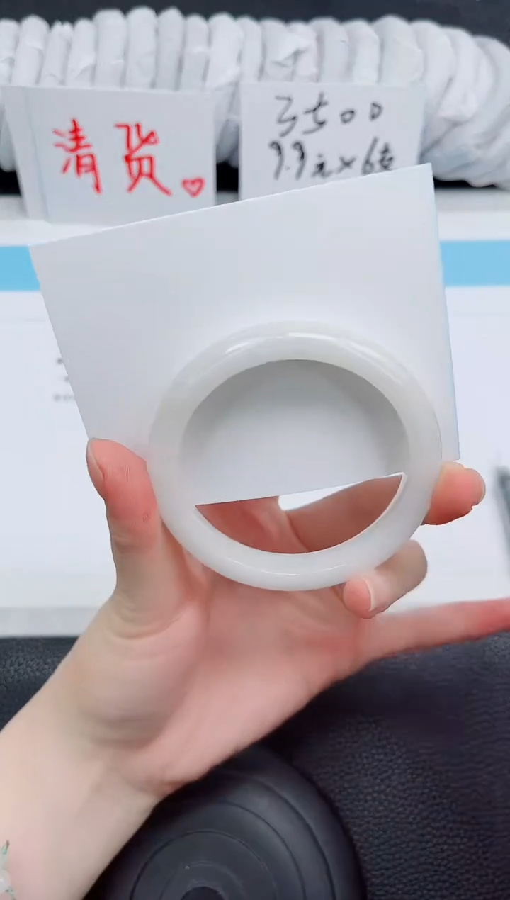 未镶嵌手镯石英质玉49-54.6