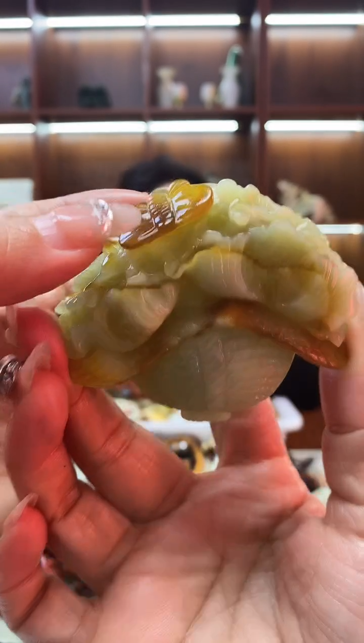 未镶嵌蛇纹石玉吊坠    