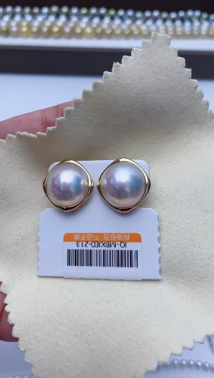 【闪购商品】拼合珍珠（马贝珠）耳饰18K金镶嵌W35
