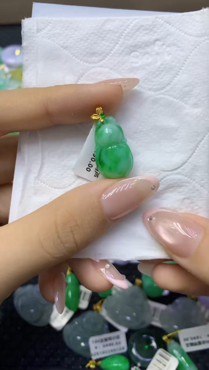 颈饰18K金镶嵌翡翠天然缅甸翡翠A货