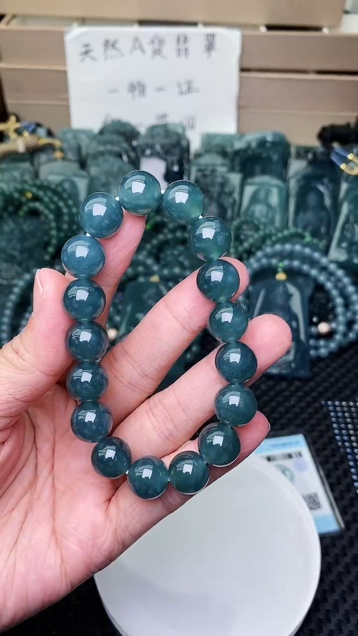 颈饰未镶嵌翡翠 