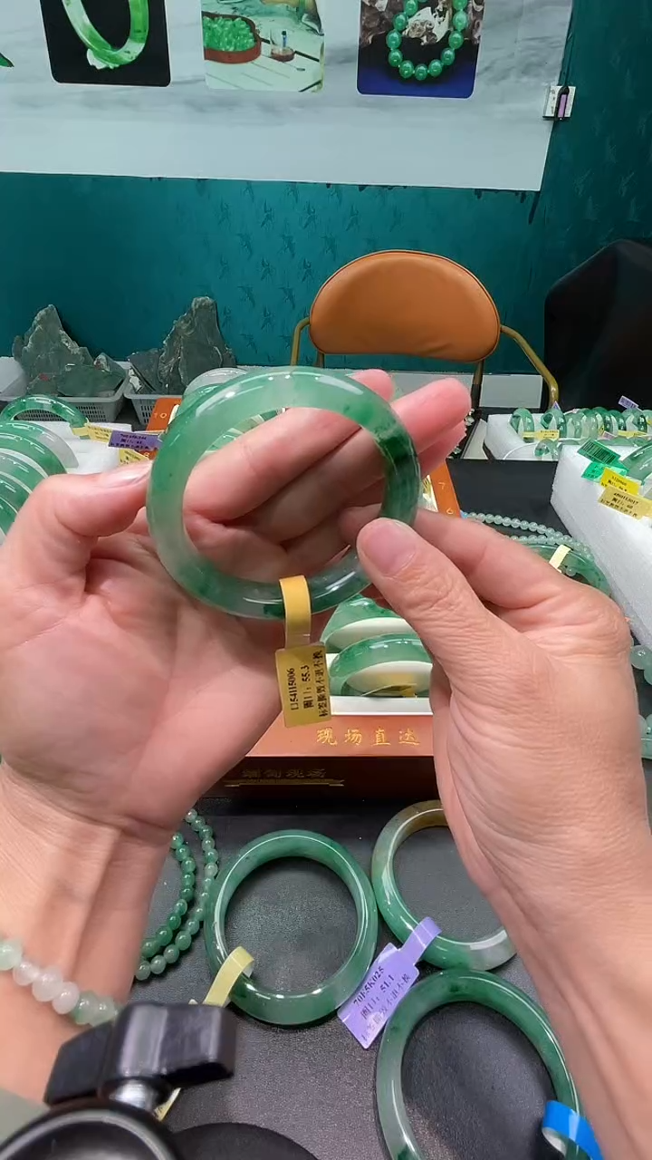 未镶嵌手镯石英质玉（非洲翠）21手镯