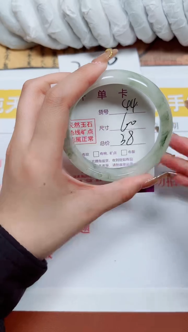 【闪购商品】石英质玉手镯未镶嵌k44