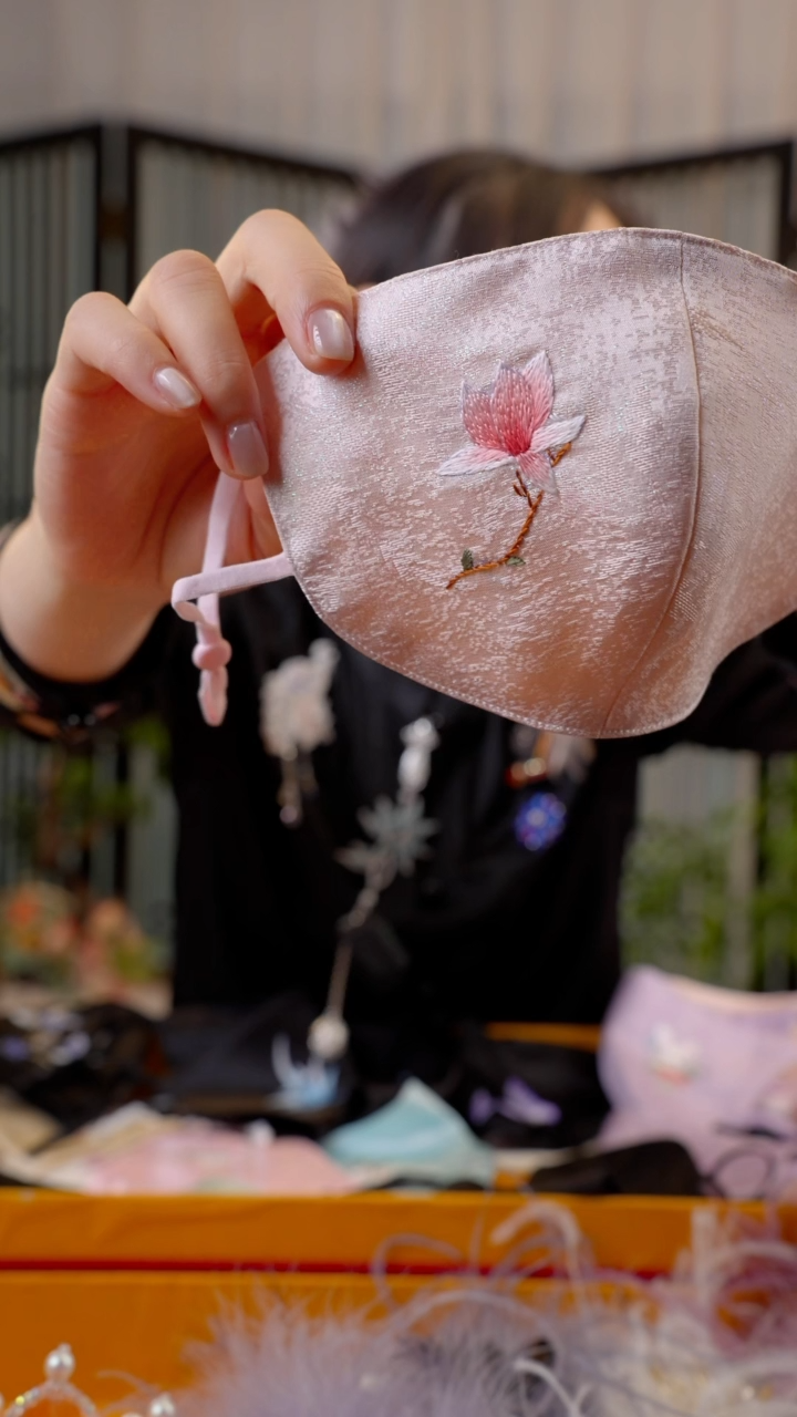 刺绣浅**?非遗苏绣绒花手工饰品