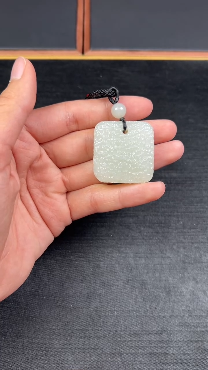 【闪购商品】和田玉吊坠(赠链)未镶嵌且末金山微色差