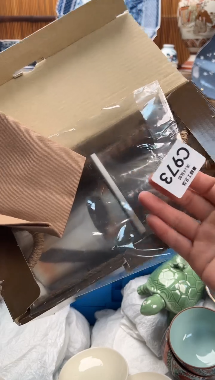 瓷片J****Y973C满28包邮 不满找客服延期发货