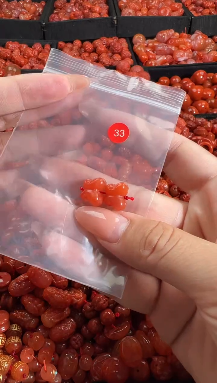 南红玛瑙未镶嵌颈饰1