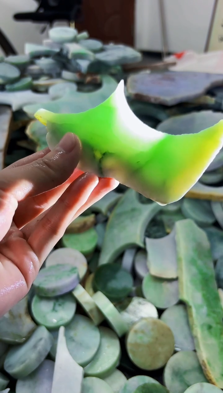 【闪购商品】翡翠颈饰未镶嵌A货吴玉238