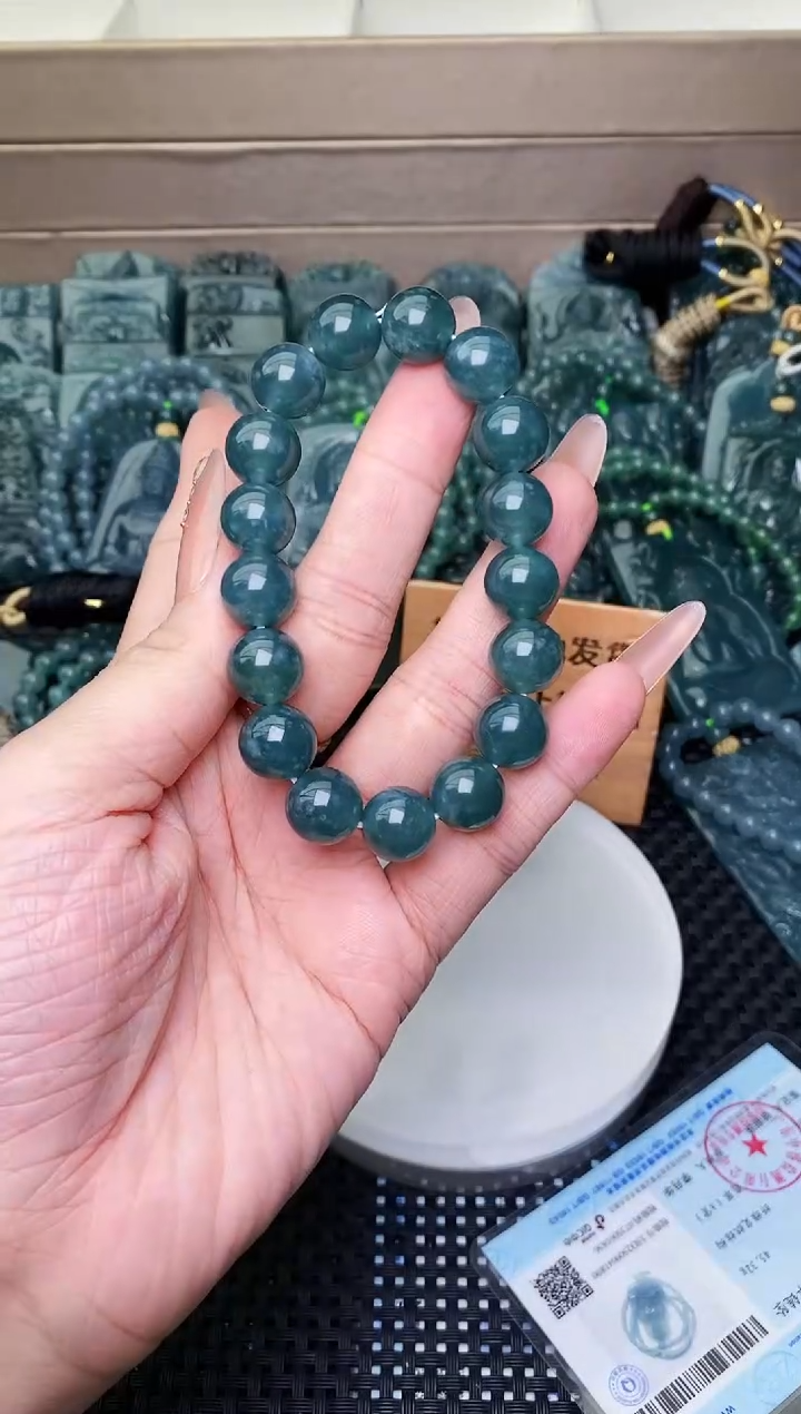 颈饰未镶嵌翡翠 