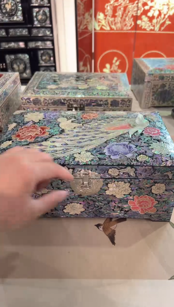 鱼锁绒布底·弘贝雅螺钿漆器文化馆