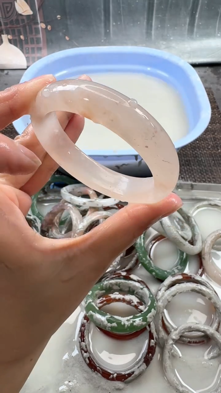 【闪购商品】石英质玉手镯未镶嵌82