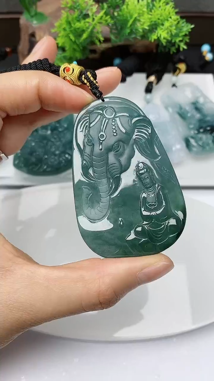 【闪购商品】翡翠颈饰未镶嵌        