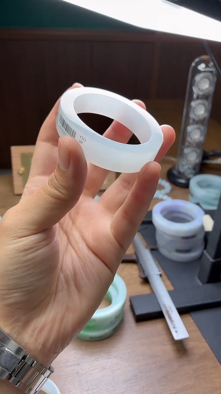 未镶嵌手镯定制翡翠自**翔定制