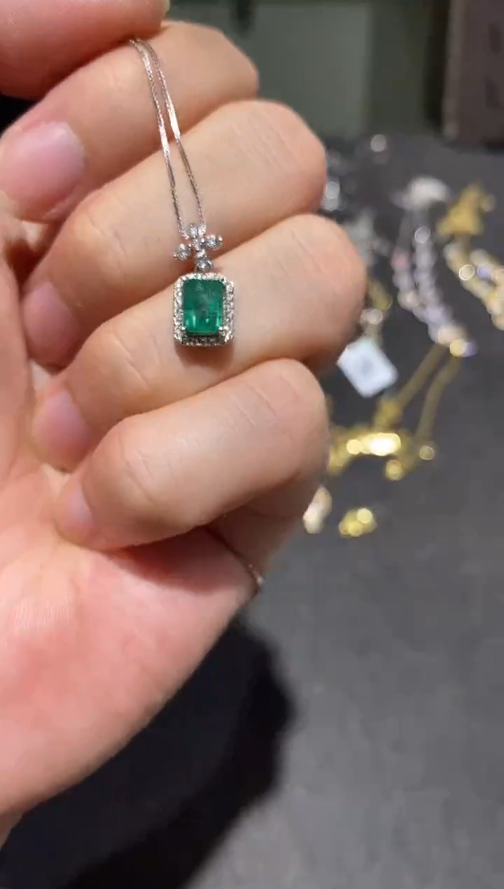 颈饰银S925镶嵌祖母绿吊坠