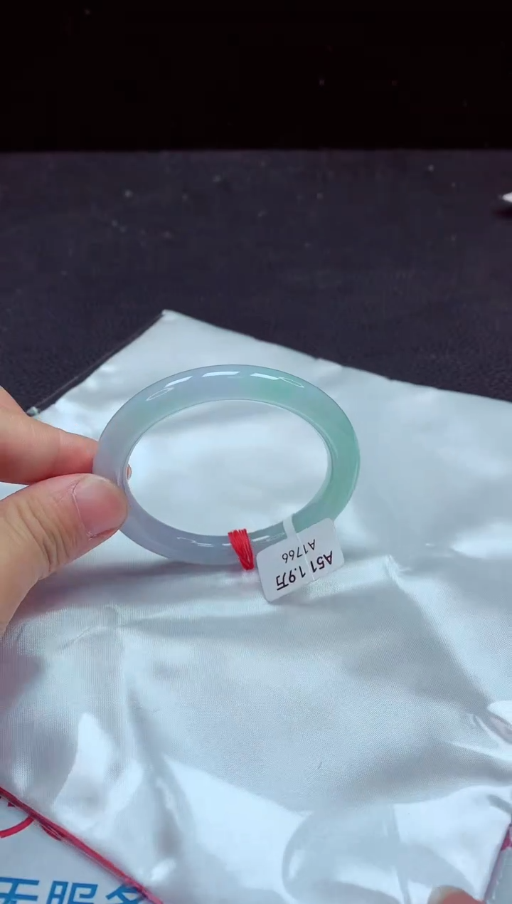 【闪购商品】翡翠手镯（圆镯）未镶嵌手镯51