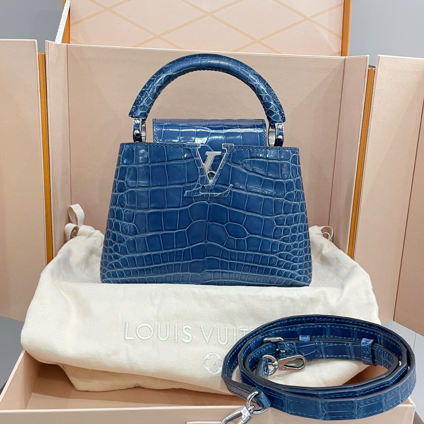 99新 LouisVuitton/路易威登 蓝鳄鱼皮mini cap 手提包