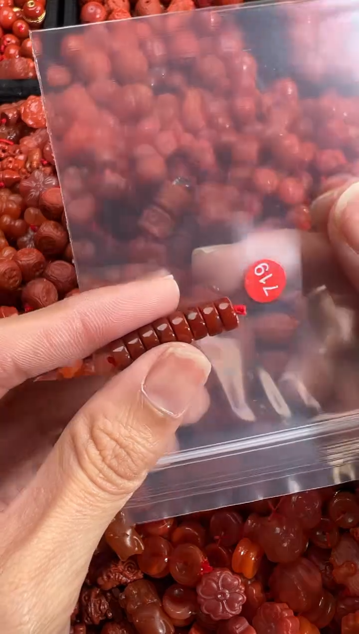 南红玛瑙未镶嵌颈饰1