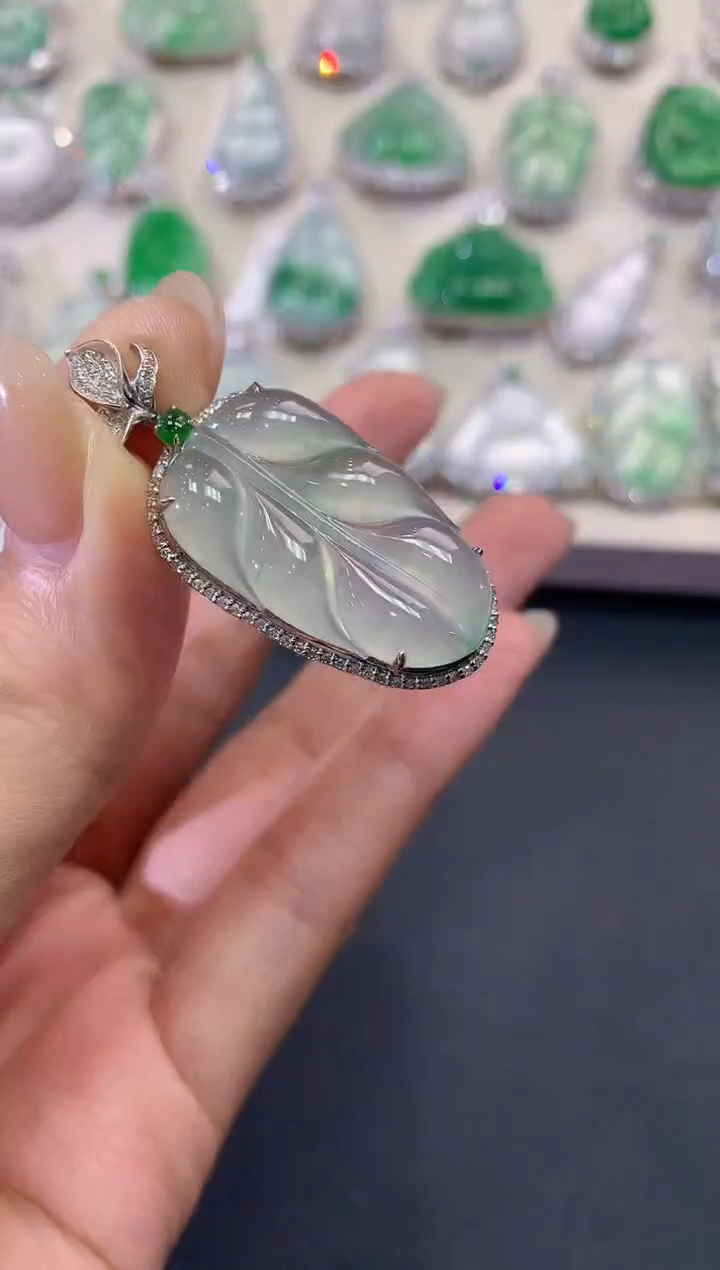 【闪购商品】翡翠吊坠(不含链)18K金镶嵌q25         