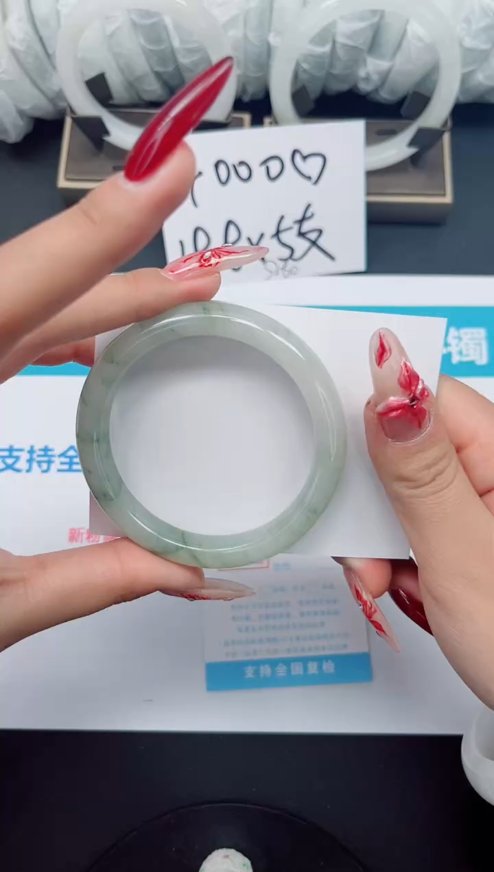 【闪购商品】石英质玉手镯未镶嵌b110