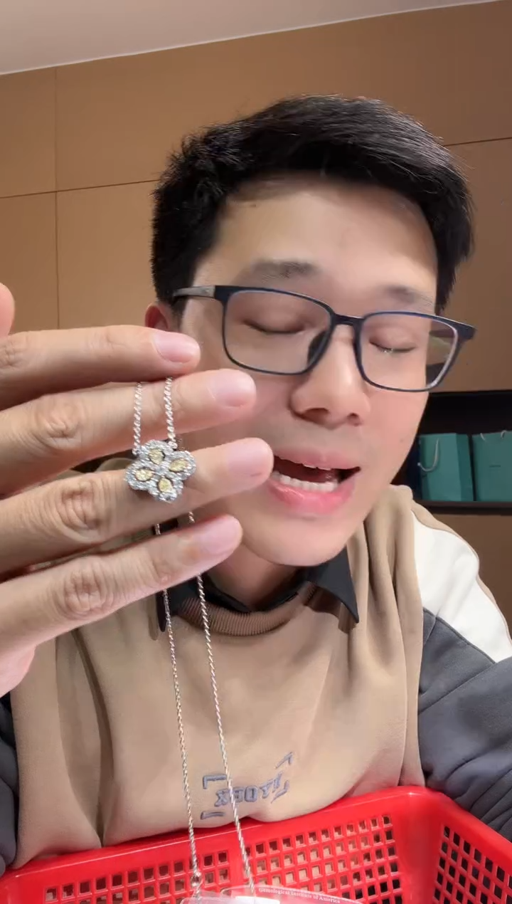 【闪购商品】钻石套链18K金镶嵌黄钻loop套链XNF