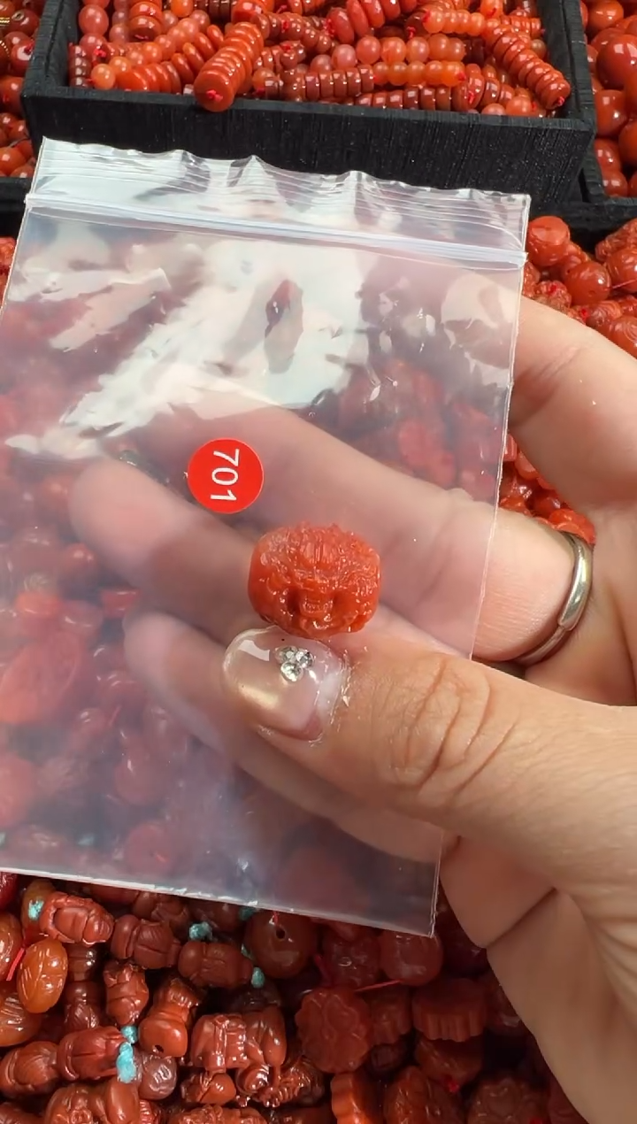 南红玛瑙未镶嵌颈饰1