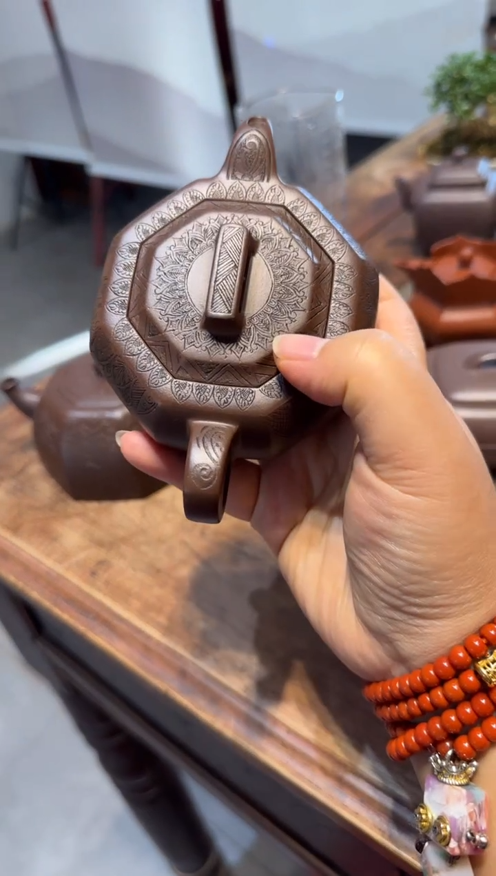 茶壶紫砂z****e八方无极 刻绘