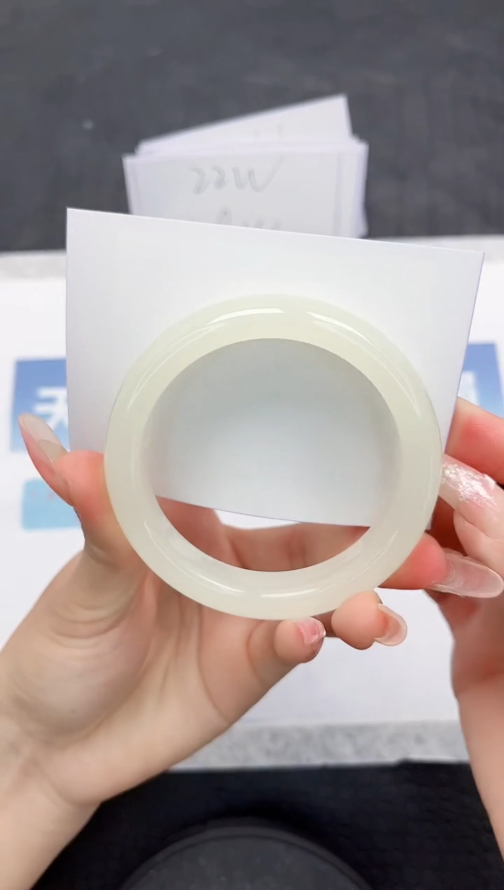 【闪购商品】石英质玉手镯未镶嵌L292-55.8