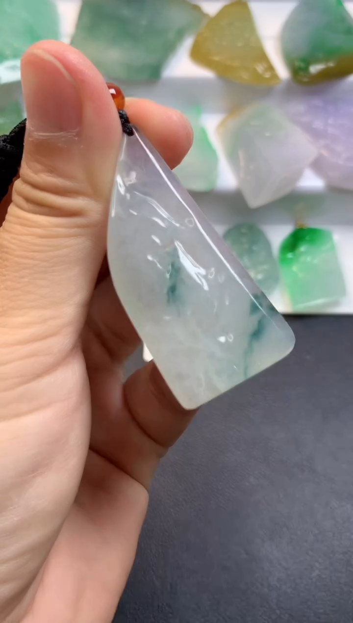 颈饰未镶嵌翡翠  