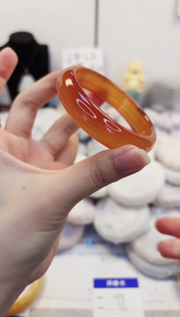 【闪购商品】石英质玉手镯未镶嵌220