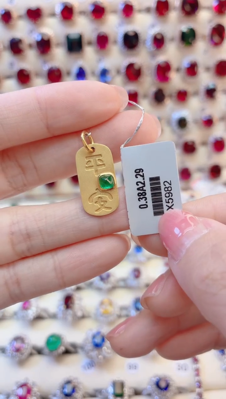18K金镶嵌吊坠祖母绿1