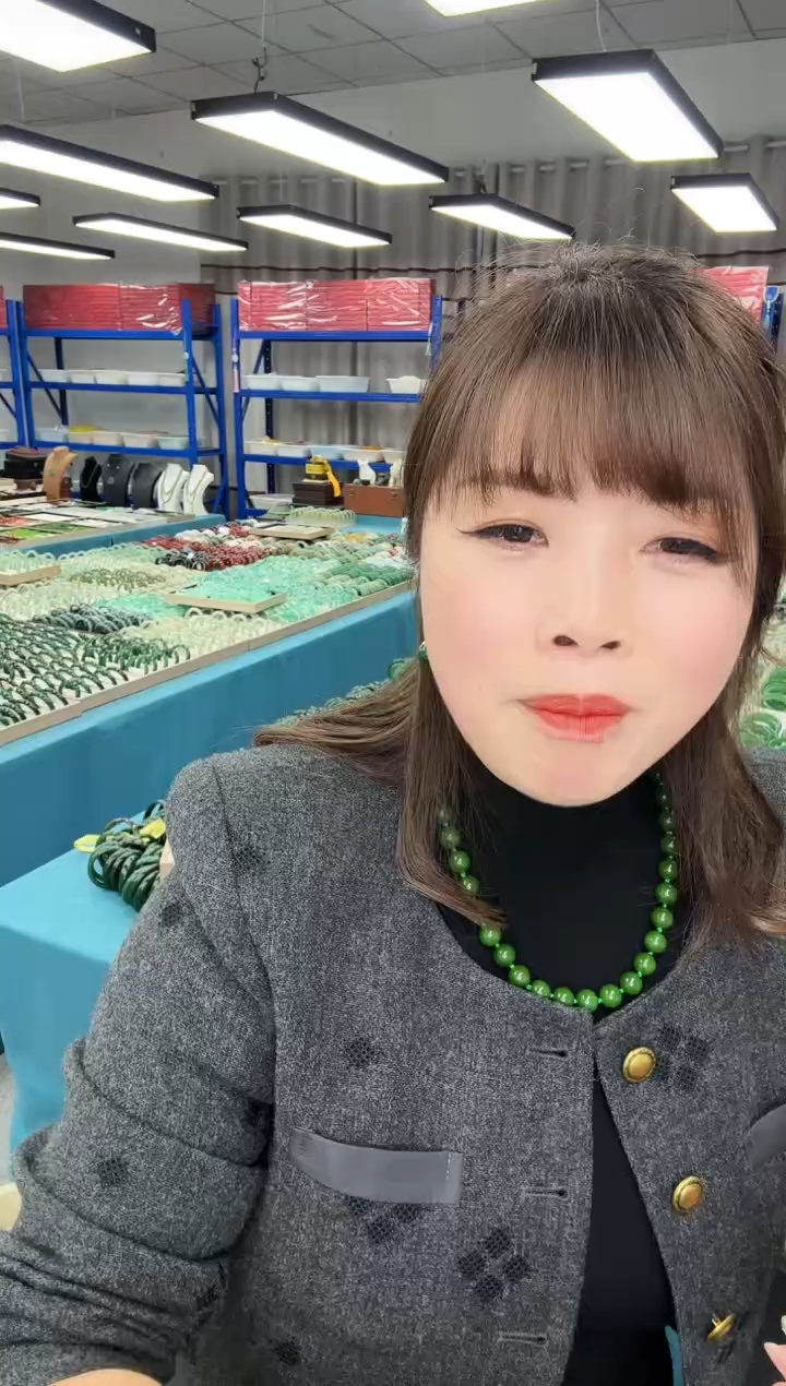颈饰未镶嵌和田玉阳绿12毫米设计款项链