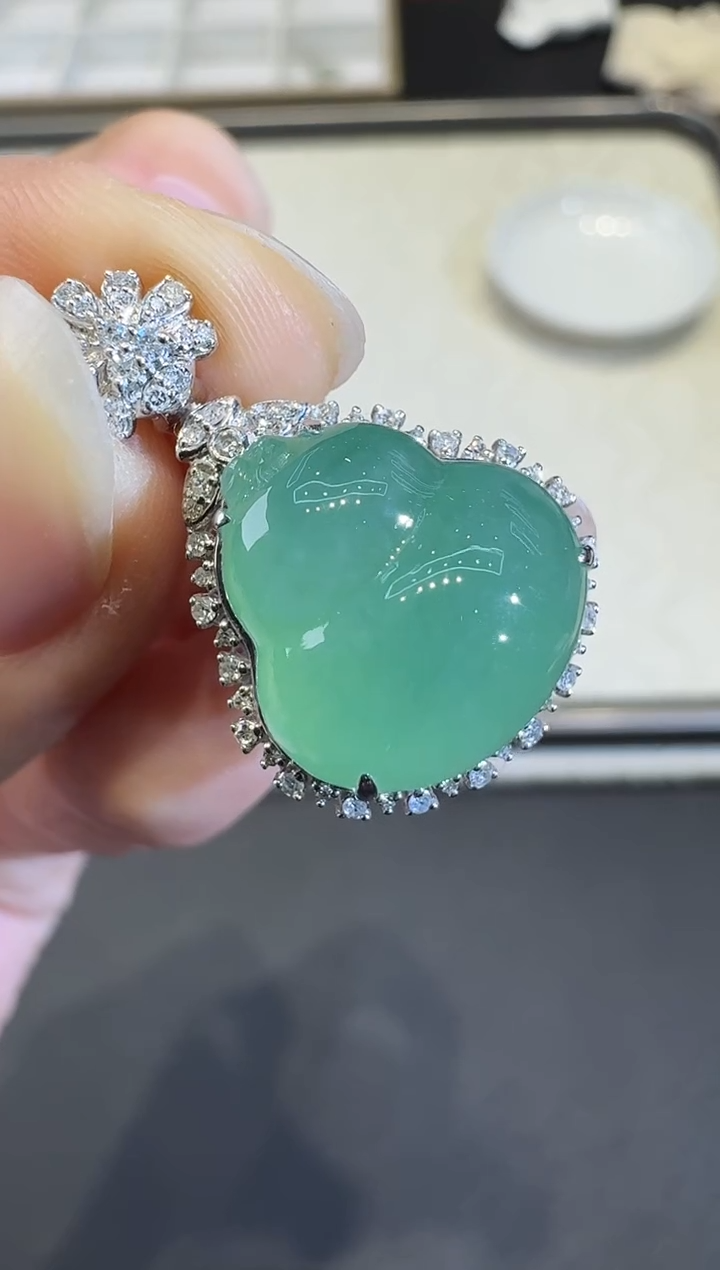 颈饰18K金镶嵌翡翠X1112-512-309