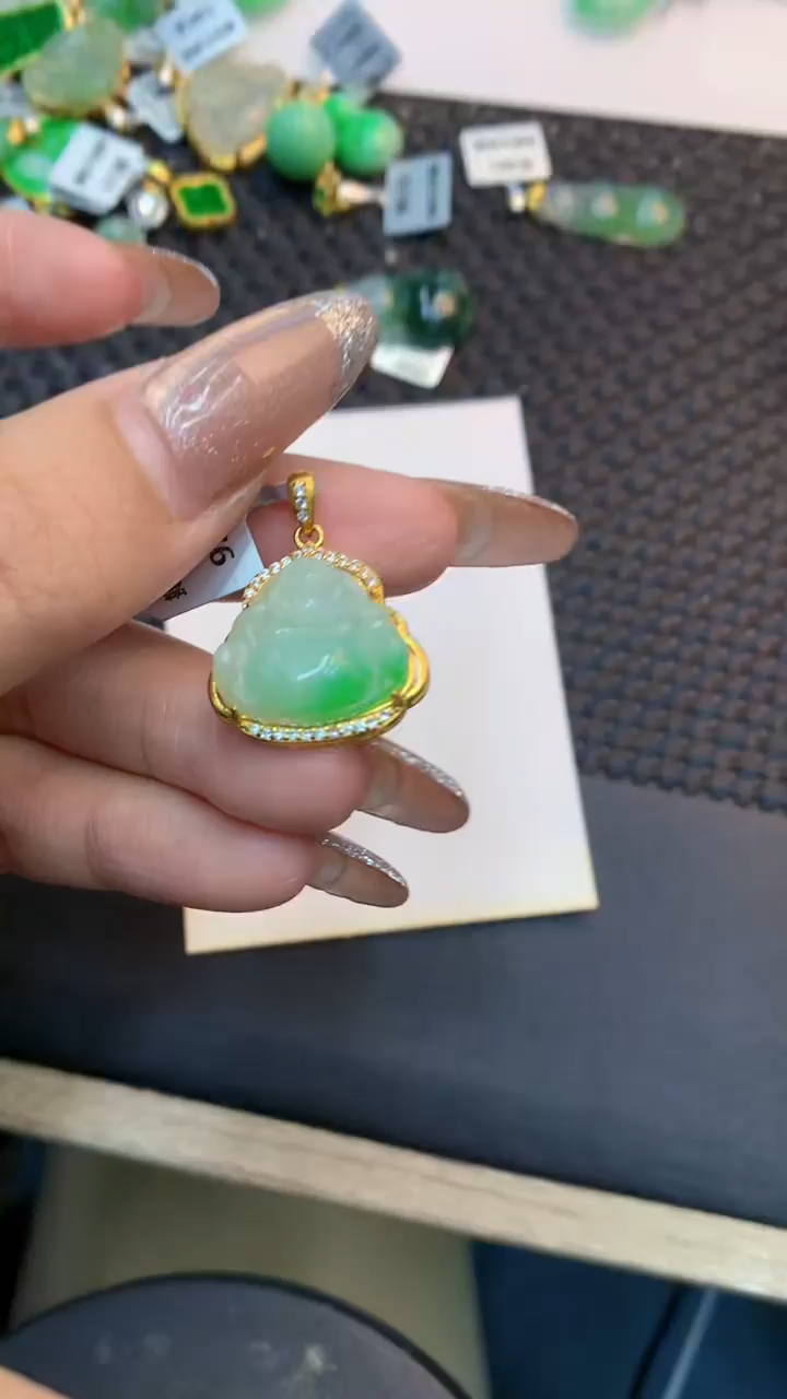 颈饰未镶嵌翡翠1