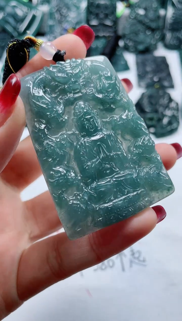 【闪购商品】翡翠颈饰未镶嵌          