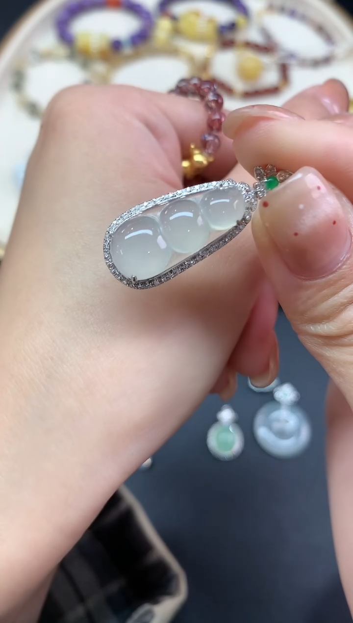 【闪购商品】翡翠吊坠(不含链)18K金镶嵌吊坠A449|3800