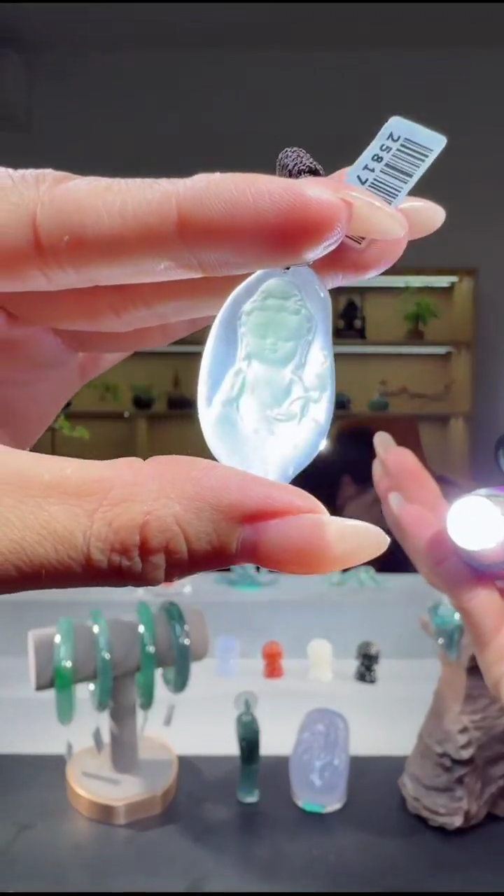 吊坠(不含链)未镶嵌翡翠观音