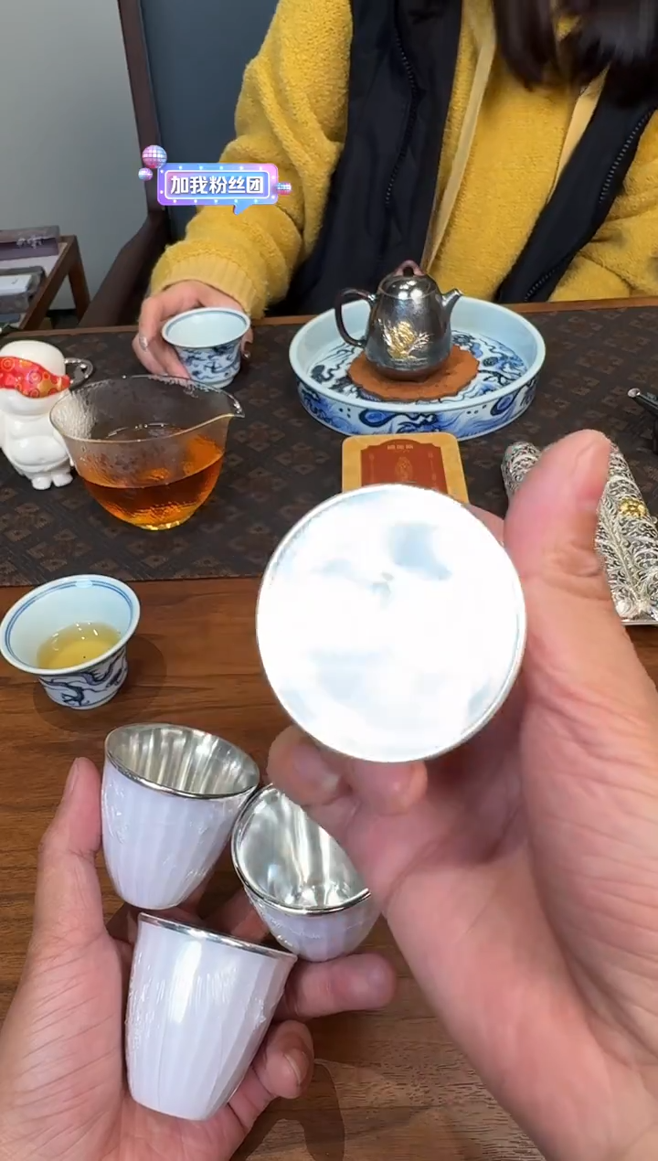-我****i'呆坐 粉瓷包银杯