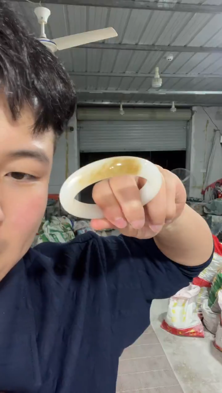 未镶嵌手镯和田玉糖料手镯圈口59
