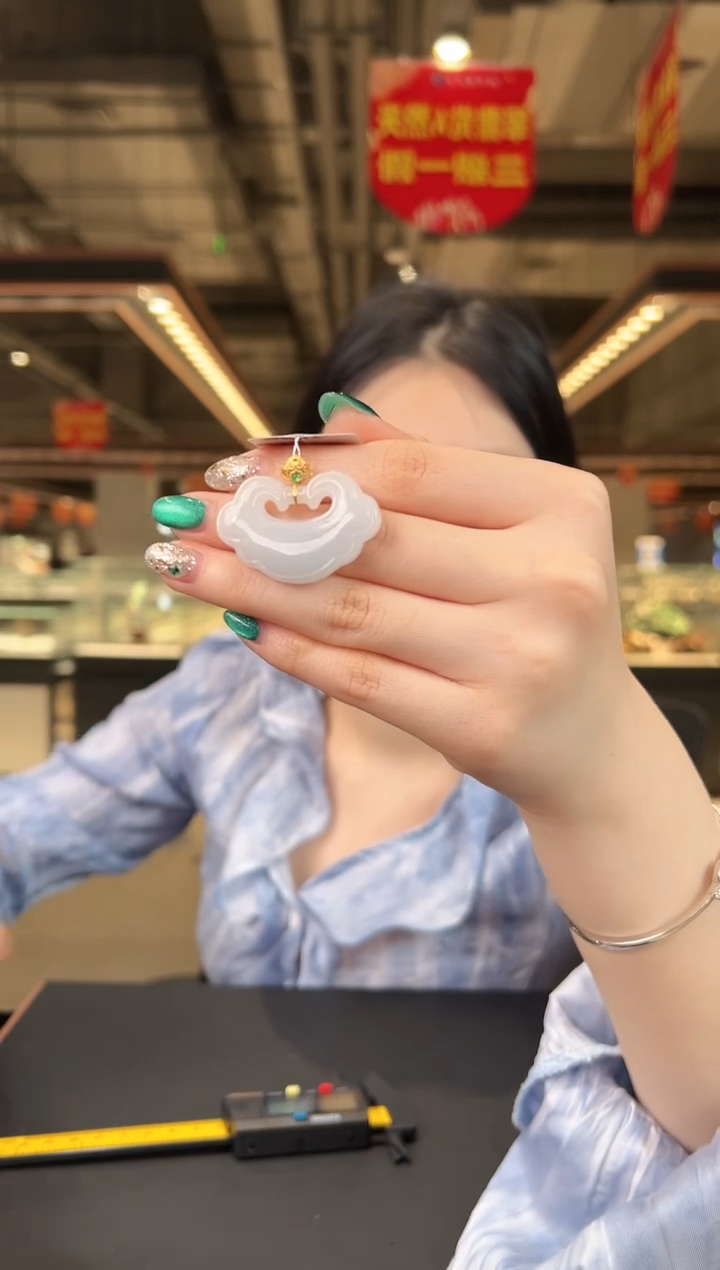 翡翠18K金镶嵌吊坠(赠链)天然A货翡翠