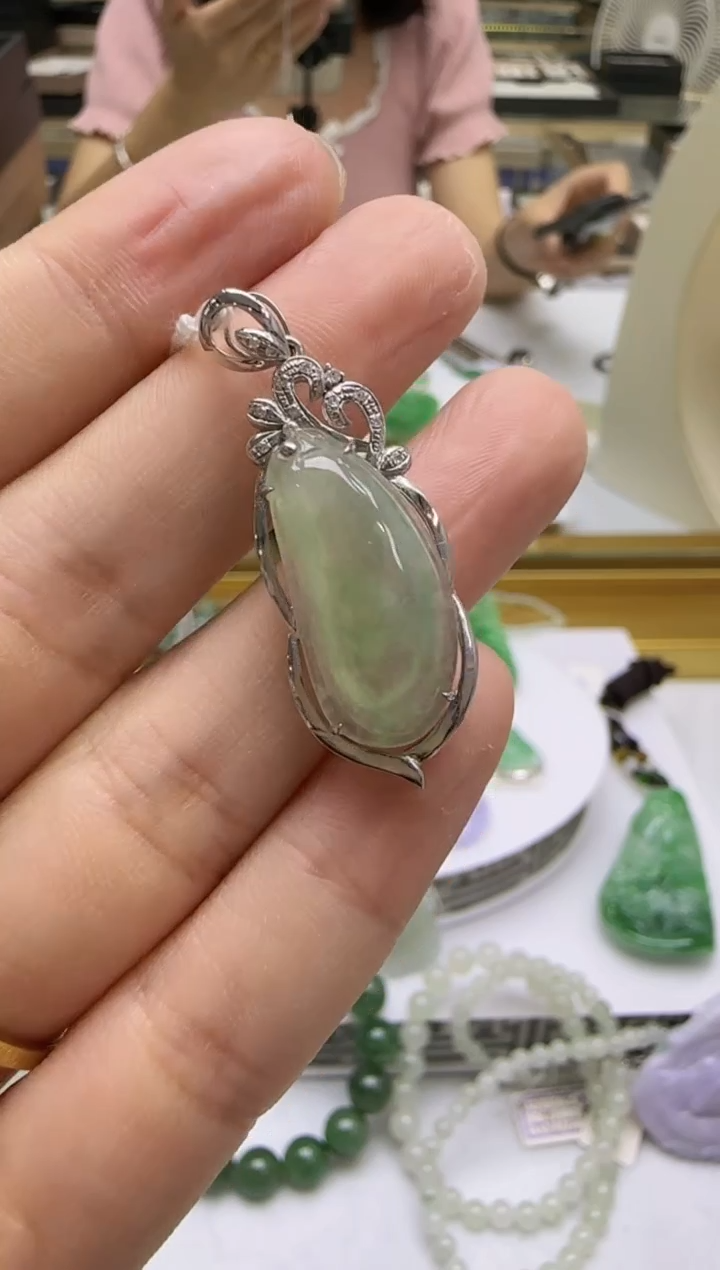 【闪购商品】翡翠18K金镶嵌颈饰福瓜