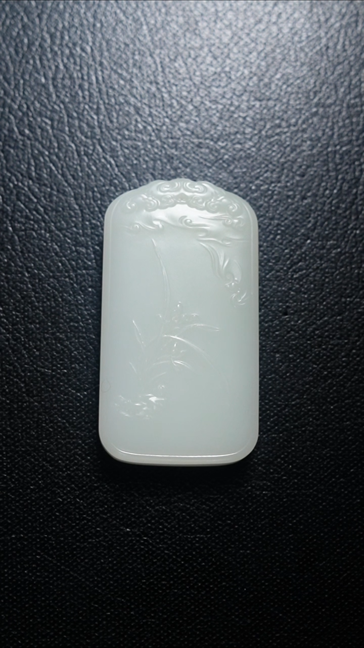 颈饰未镶嵌和田玉兰花牌