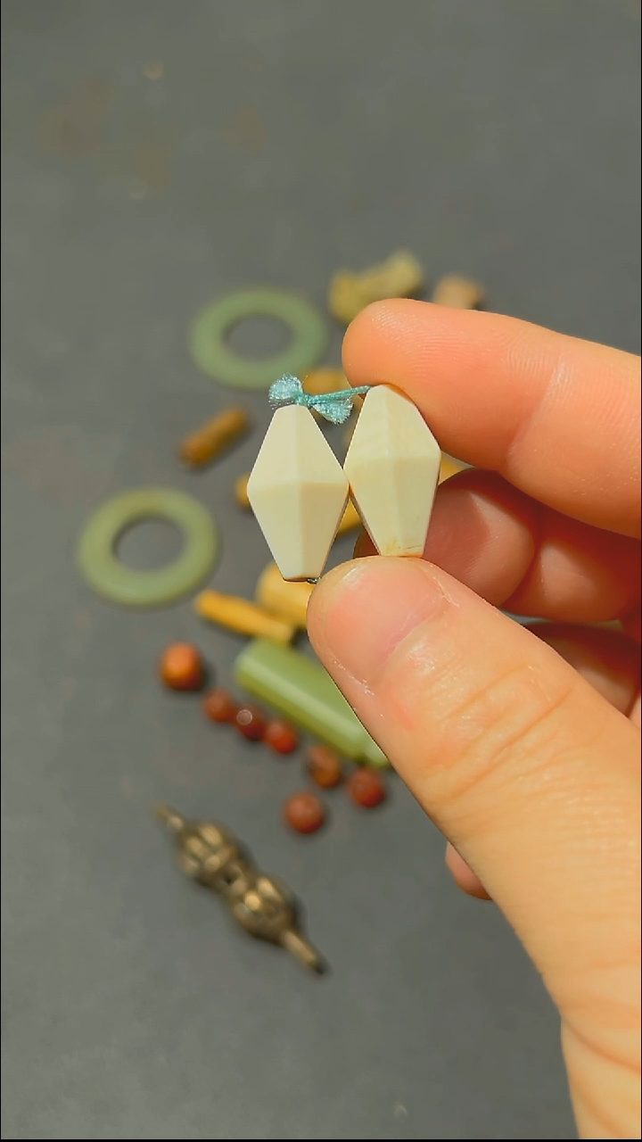 未镶嵌和田玉（糖玉）挂件源****牛88888888