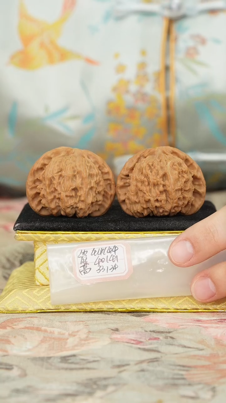 【闪购商品】文玩核桃把件白狮子