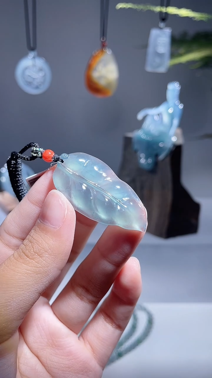 颈饰未镶嵌翡翠叶子