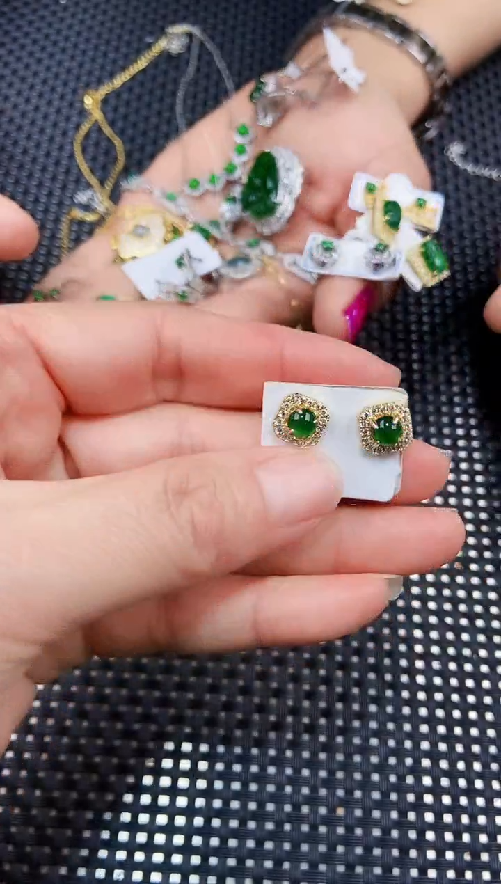 【闪购商品】翡翠耳饰未镶嵌11111111
