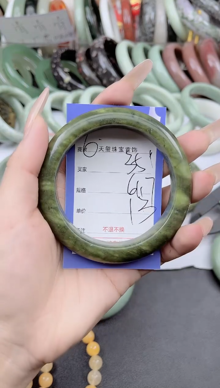 未镶嵌手镯石英质玉351