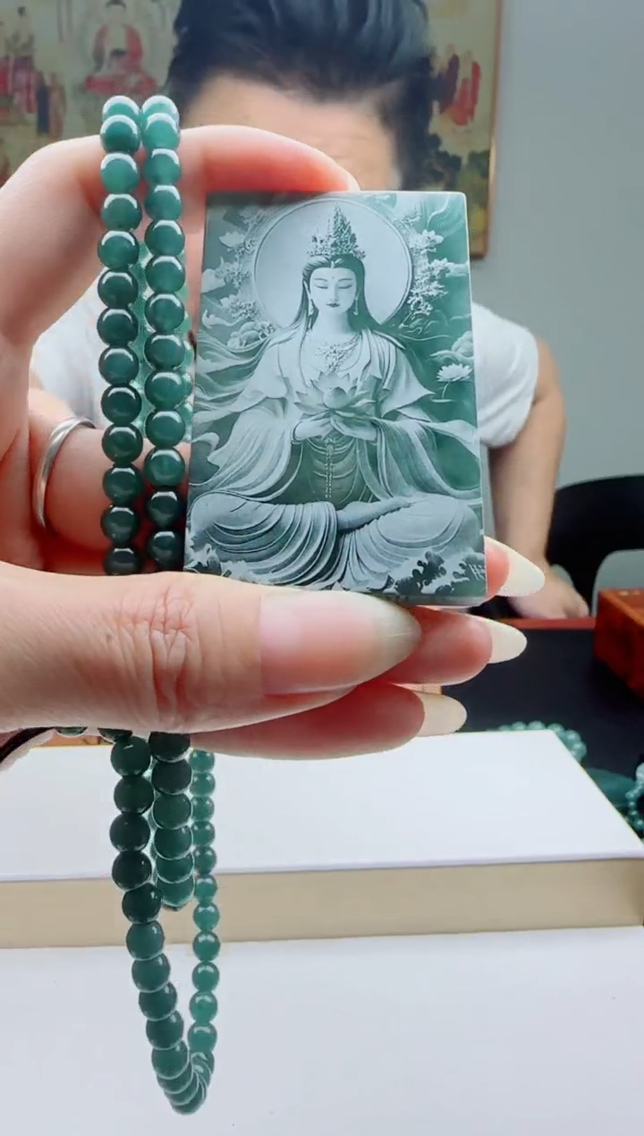 翡翠未镶嵌颈饰多样性发其一