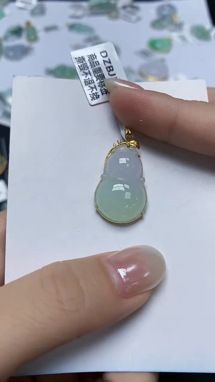 翡翠18K金镶嵌颈饰天然缅甸翡翠A货