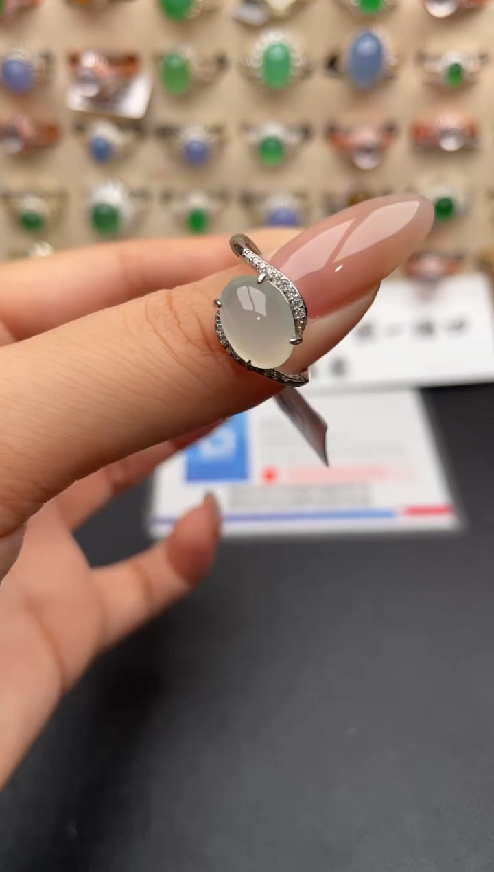 未镶嵌戒指翡翠一物一证一礼盒